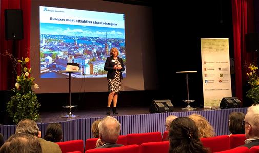 Irene Svenonius, regionstyrelsens ordförande, talar på Södertörns rådslag 2019