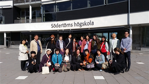 Japanska besökare till förskolorna i Salem - här vid ett besök på Södertörns högskola